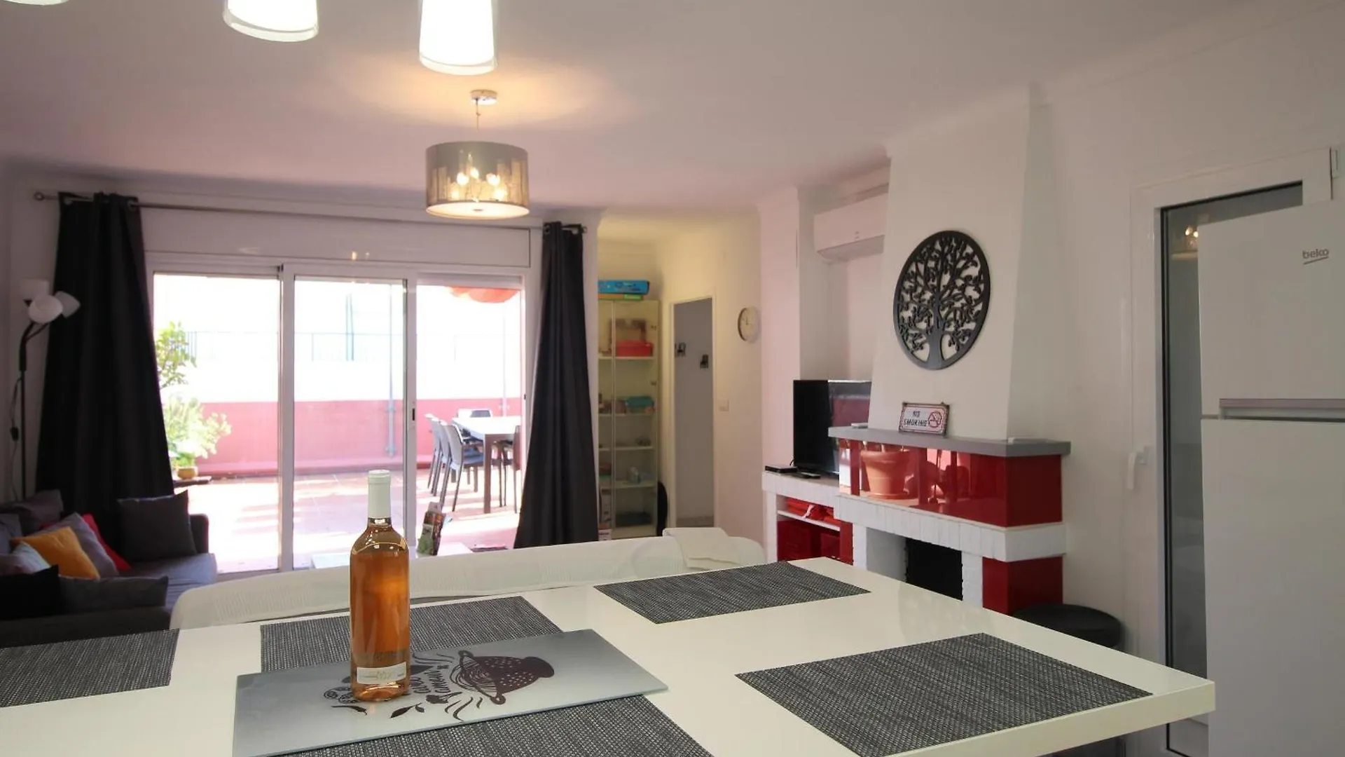 Apartment Ametllers - Apartamento Renovado Y Totalmente Equipado, Situado En Un Tercero Sin Ascensor En La Zona De La Vila - Es-228-193 Llanca